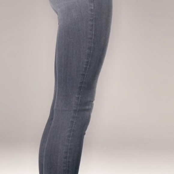 Abercrombie High Rise Jean - Picture 6 of 7